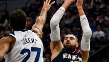Jonas Valančiūnas prie&scaron; Rudy Gobert'ą