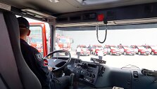 Ugniagesiams gelbėtojams perduotos naujos gaisrinės automobilinės cisternos ir lengvieji automobiliai