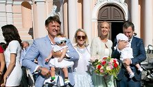 Valdemaras Chomičius ir Antanas Guoga su &scaron;eimomis