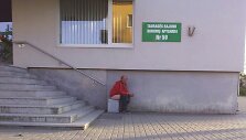 Vyras, tupintis prie Tauragės savivaldybės