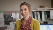 Lauren Lapkus komedijoje &bdquo;Tu esi čia&ldquo;
