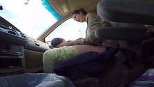 Vyras nufilmavo, kaip jo žmona pagimdė tiesiog automobilyje
