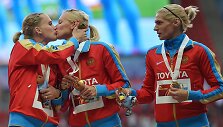 Antonina Krivo&scaron;apka de&scaron;inėje ant Londono olimpinių žaidynių podiumo