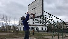 Krep&scaron;inio tinklelių kabinimas aik&scaron;telėse Vilniuje