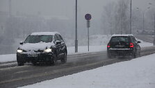 Eismą &scaron;alies keliuose sunkina plikledis ir &scaron;lapdriba