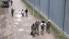 Lenkijos pasieniečiai gelbėjo moterį su naujagimiu