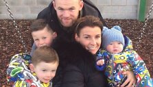 Wayne'as Rooney su žmona Coleen bei sūnumis Kai, Klay ir Josephu