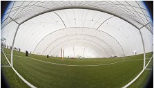 Pilaitėje atidarytas futbolo aik&scaron;tynas, bet iniciatyvių žmonių ten nebuvo.