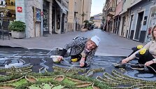 Mitkaičių kaimo bendruomenė dalyvauja Italijoje vykstančiame floristinių ornamentinių kilimų festivalyje