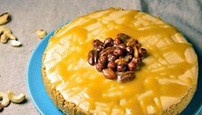 Nekeptas karamelinis tortas su karamelizuotais rie&scaron;utais