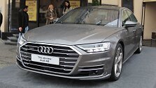 Klaipėdoje pristatyta naujutėlaitė &bdquo;Audi A8&ldquo;