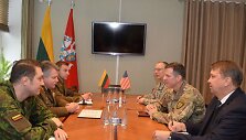 Lietuvos kariuomenės vadas Vilniuje susitiko su JAV Specialiųjų operacijų pajėgų Europoje vadu