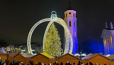 Vilniaus Kalėdų eglės įžiebimas Katedros aik&scaron;tėje