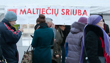 Akimirka i&scaron; sriubos dalinimo