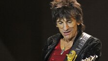 Ronnie Woodas &ndash; tapo tėvu 68 metų