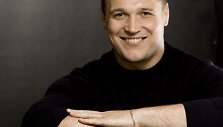 V.Burnys žada audringą naujojo albumo pristatymą.