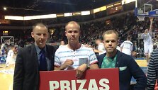 &bdquo;Neptūno&ldquo; direktorius Osvaldas Kurauskas (kairėje) ir laimėtojas Marius Skripkauskas