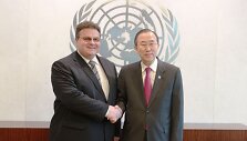 Jungtinių Tautų (JT) generalinis sekretorius Ban Ki-Moonas ir Lietuvos užsienio reikalų ministras Linas Linkevičius. 