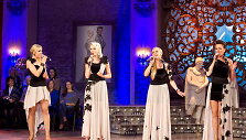 &bdquo;Pop Ladies&ldquo;