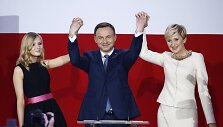 Andrzejus Duda &scaron;venčia pergalę Lenkijos prezidento rinkimuose