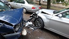 Avarijoje Kaune apdaužyti BM ir WV Passat