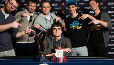 Dzimitry Urbanovichius su draugais / PokerStars.net nuotr.