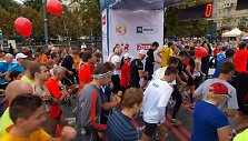 2013 Vilnius. Maratono vedlys - nuotraukoje su balionėliais.