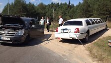 Autostradoje į avariją pateko vestuvių limuzinas