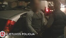 Klaipėdoje sulaikyti vagystėmis i&scaron; automobilių įtariami asmenys.
