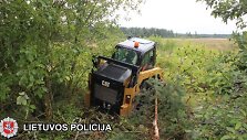 Minikrautuvas, kuriame buvo įmontuotas GPS daviklis, aptiktas Akmenėje.