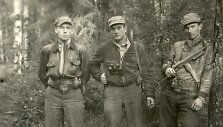 I&scaron; kairės: Klemensas &Scaron;irvys, Juozas Luk&scaron;a, Benediktas Trumpys. 1950 metų spalis Kazlų Ruda.