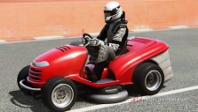 &bdquo;Formulės 1&ldquo; vairuotojai sėdo ant virtualių žoliapjovių