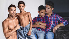 Cristiano Ronaldo su sūnumi Cristiano jaunesniuoju