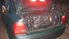 Cigaretės automobilio bagažinėje