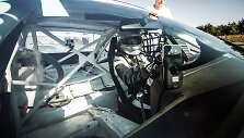 Automobilis su saugos lankais