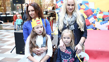 Asta Pilypaitė su dukra Rūta ir Diana Dargienė