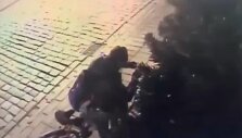 Vaizdo kamerų užfiksuotas eglės papuo&scaron;imų vagis