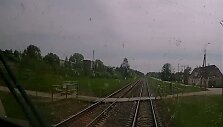 Prie&scaron; traukinį stojęs vyras