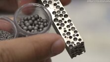 Vandenyje neskęstantis metalas &ndash; sintaksinė puta