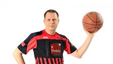 KMT teisėjai vilkės mar&scaron;kinėlius su ekranais, skirtais reklamoms