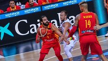 Ricky Rubio užtvarą stato Willy Hernangomezas