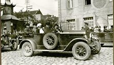 &bdquo;Klaipėdos automobilių ir motoračių klubo&ldquo; nariai renkasi į startą. 1926 m. gegužės mėn.