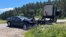 Varėnos rajone automobilis susidūrė su vilkiku