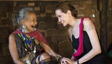 Angelina Jolie pabėgėlių stovykloje Tailande