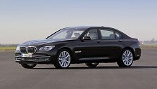 7 serijos BMW sedanas (F02) su V12 varikliu