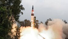 &bdquo;Agni V&ldquo; balistinės raketos startas