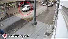 Ie&scaron;komas "Mercedes" vairuotojas