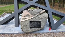 Paminklas žydų genocido aukoms Jaučakiuose