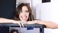 Sara Sampaio Justino Bieberio ir Davido Guettos klipe &bdquo;2U&ldquo;