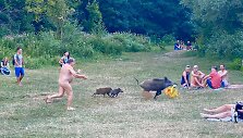 Vokietijoje nudistas vaikėsi jo ne&scaron;iojamąjį kompiuterį nugvelbusią &scaron;ernę